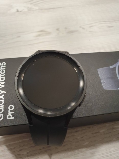 Samsung Galaxy Watch 5 Pro elad