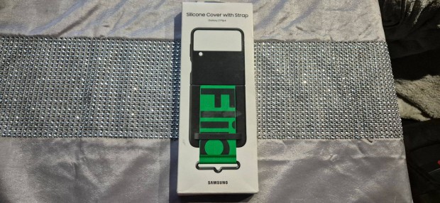 Samsung Galaxy Z Flip4 Silicone Cover With Strap j Tok !