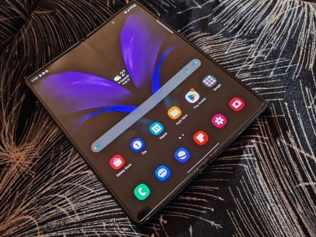 Samsung Galaxy Z Fold 2 12/256 fekete 