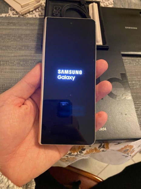 Samsung Galaxy Z Fold 4 makultlan llapotban!