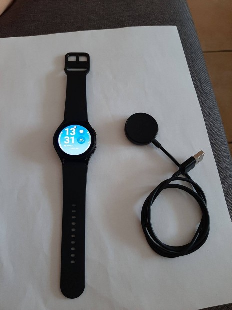 Samsung Galaxy watch 4 elad okosra