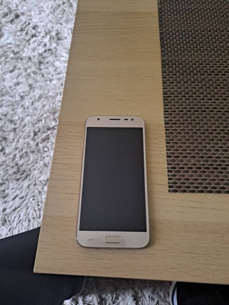 Samsung J330 telefon