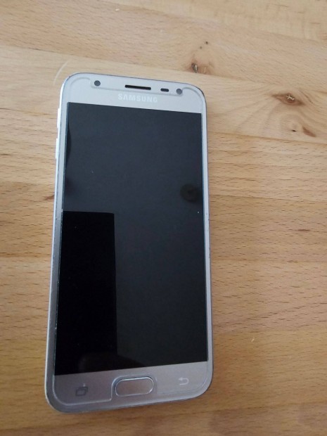Samsung J3 mobiltelefon