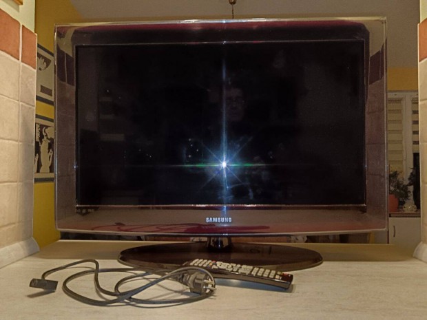 Samsung LCD TV 79 cm kptlval