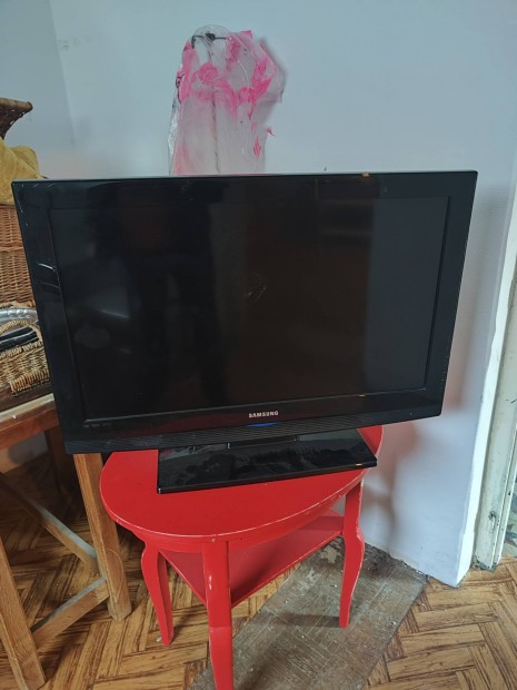 Samsung LCD TV Le32b350 elad 