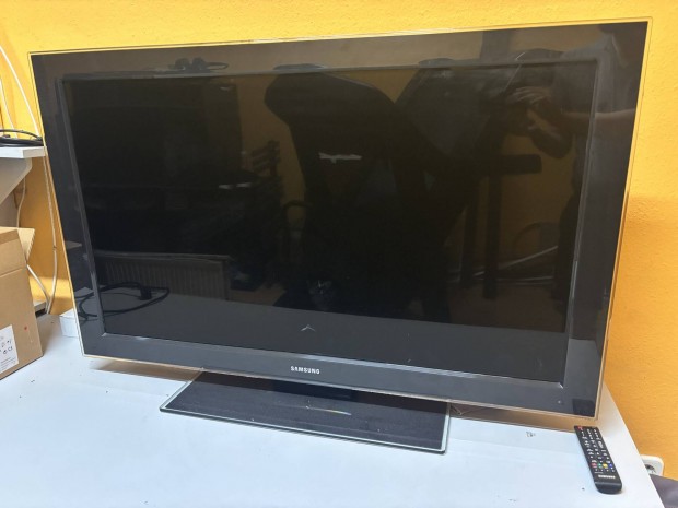 Samsung LCD TV- 46 "