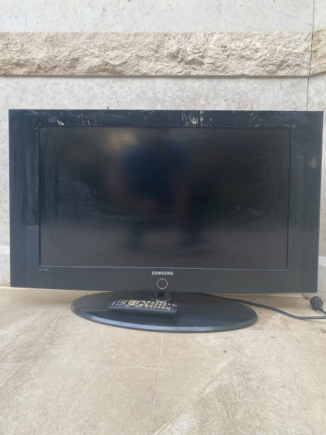 Samsung LE32A330. LCD TV