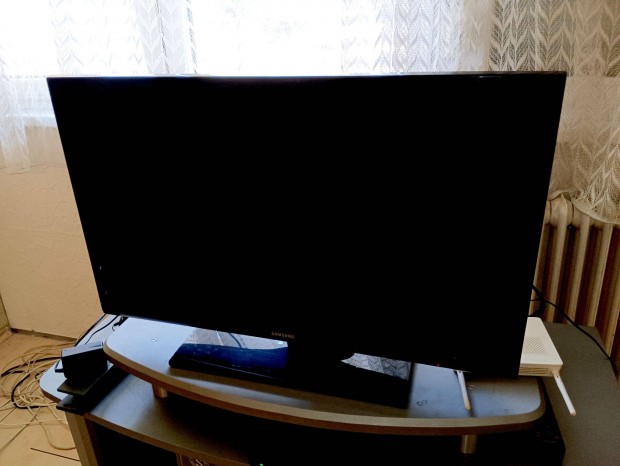 Samsung LED HD 80 cm tv hibtlan kijelzvel elad