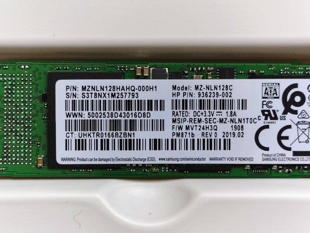 Samsung MZ-Nln128C PM871b 128GB M.2 2280 SATA 6Gb/s SSD