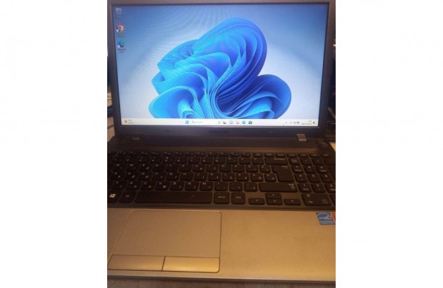 Samsung NP355V négymagos gyors és erős laptop