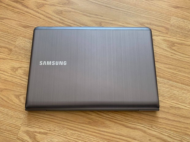 Samsung NP530 fmhzas ultravkony laptop 13,3" 256GB SSD, 8GB RAM