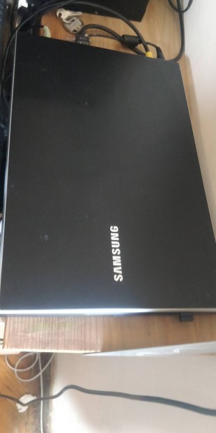 Samsung Notebook j akkuval.700Gb HDD,4GB RAM