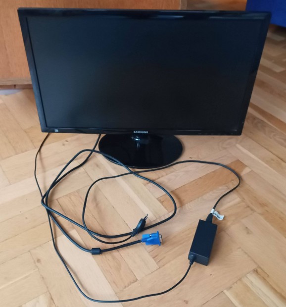 Samsung S24D300H LED monitor elad Hibs: villog - alkatrszrban