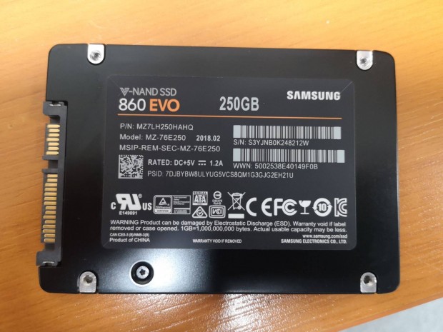 Samsung SSD 860 Evo elad