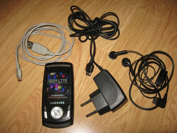 Samsung Sgh-L770 L770 + headset + adatkbel Retro Mobiltelefon +tlt