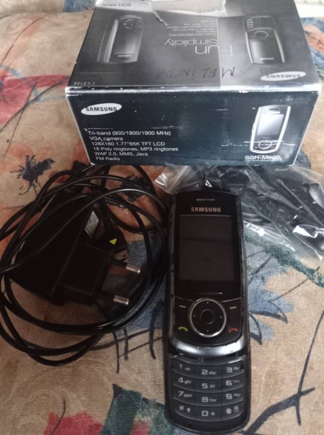 Samsung Sgh-M600 retro mobiltelefon dobozban.