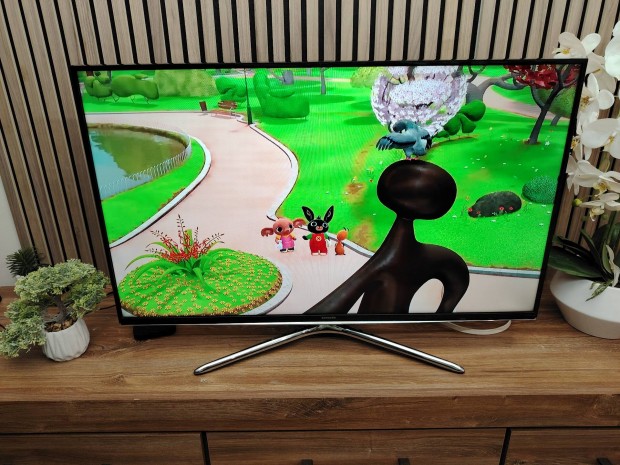 Samsung Smart Wifi. Android 82CM LED TV