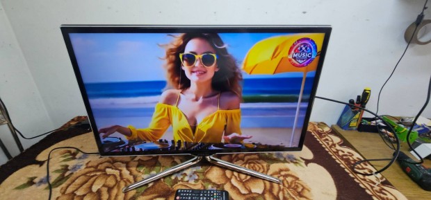 Samsung Smart led tv 82 cm kép átmérővel