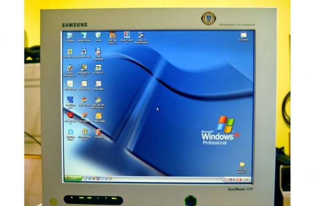 Samsung Syncmaster 171P LCD monitor 17
