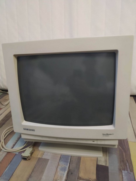 Samsung Syncmaster 3 CRT monitor - 14" - Cqa4147L