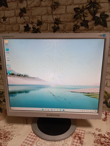 Samsung Syncmaster 721n 17" monitor B kat.