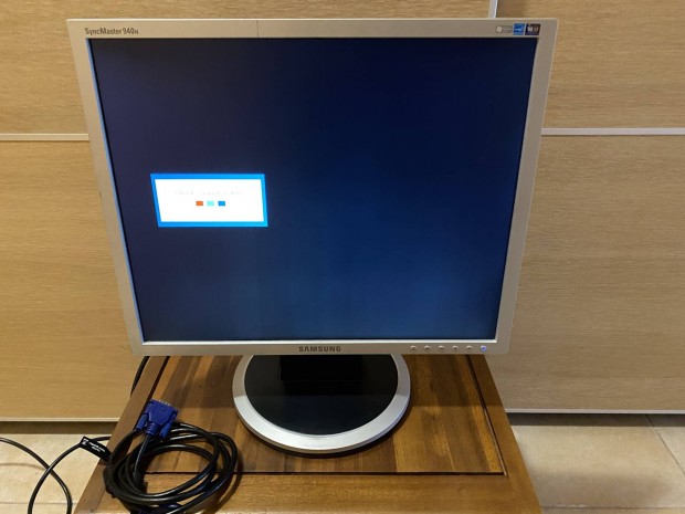 Samsung Syncmaster 940N LCD monitor 19 colos