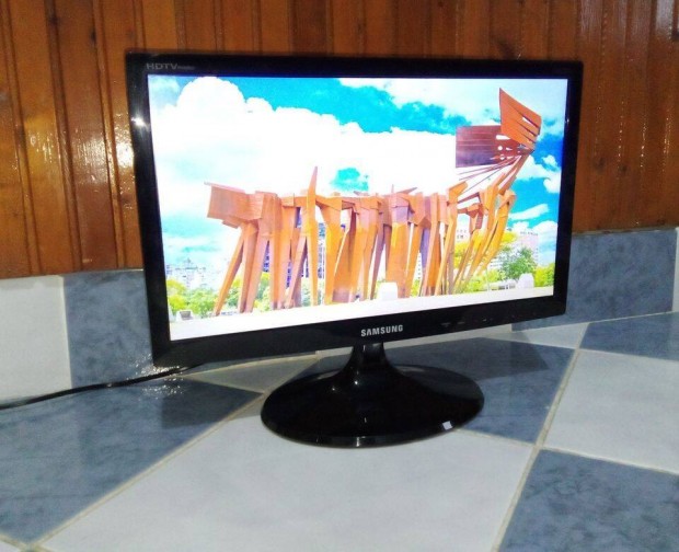 Samsung T19C300EW, 51cm Led Monitor+Tv ( Garancival!)