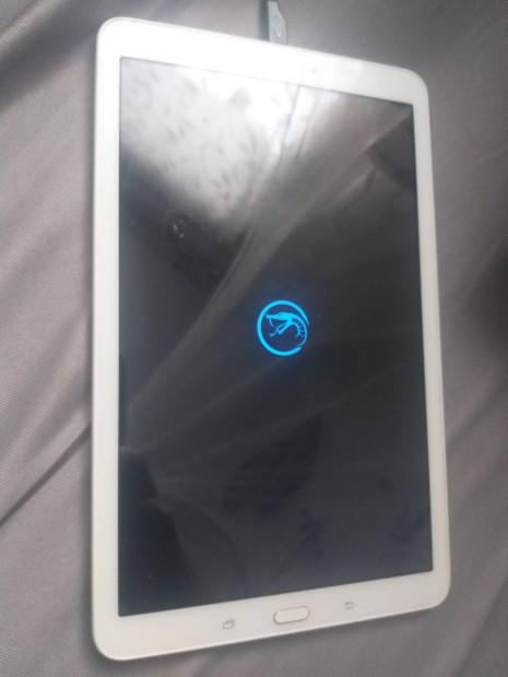 Samsung T560 white tablet