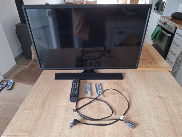 Samsung Tv-Monitor, 8 ves, nagyon volt r vigyzva