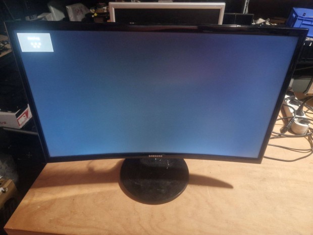 Samsung ívelt kijelzős monitor 24"