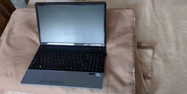 Samsung laptop elad! 250 GB SSD