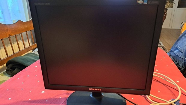 Samsung monitor elad