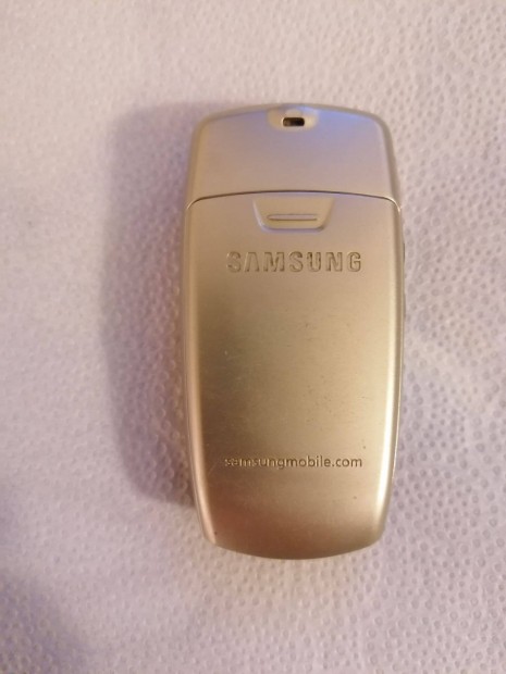 Samsung nyomgombos telefon