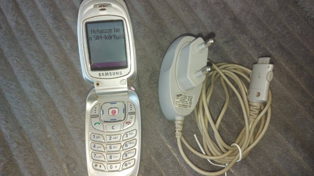 Samsung retro flipperes ezst telefon 6900Ft Veszprm