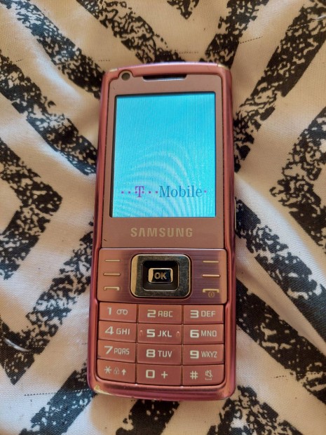 Samsung retro gombos telefon