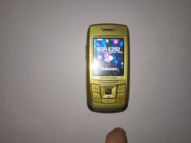 Samsung sgh-e250 telefon elad. 