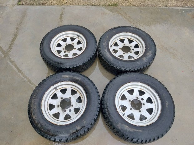 Samurai Vitara Jimny Niva 5x139.7 15 felni 195 Discoverer gumi
