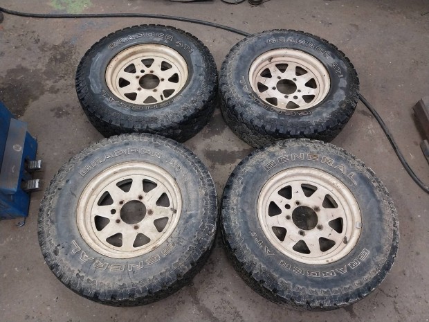 Samurai Vitara Jimny Niva 5x139.7 15 felni 235 75 Terep gumi