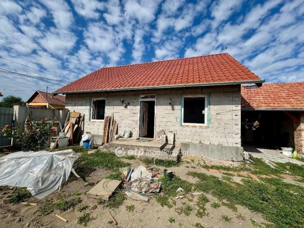 S�ndorfalvai 99 nm-es h�z elad�