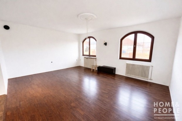 S�ndorfalv�n 2 szintes csal�di h�z - S�ndorfalva