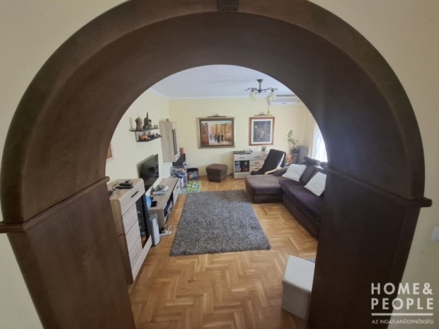 S�ndorfalv�n frekvent�lt helyen csal�di h�z elad�! - S�ndorfalva