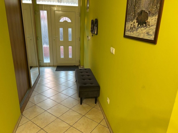 S�ndorfalv�n kb. 290m2 6 szob�s k�tszintes csal�di h�z elad�