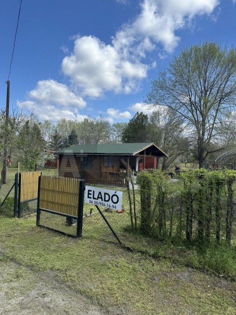 Sándorfalvi zártkert eladó a Nádastó közelében.