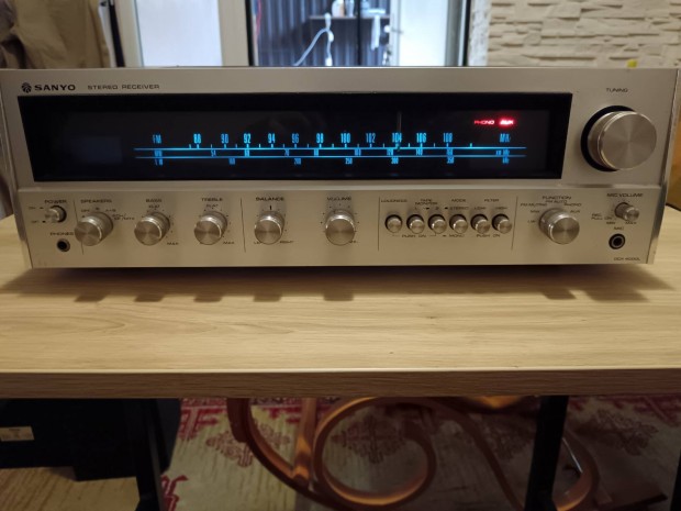 Sanyo 1977-es stereo receiver