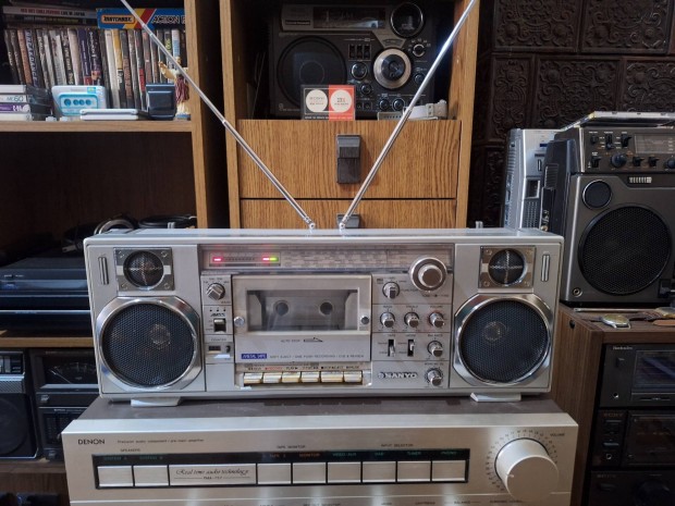 Sanyo M7900K boombox rdis magn