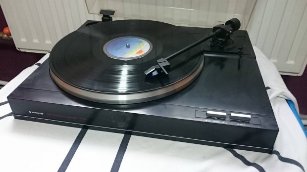 Sanyo TP 226 bakelit vinyl lemezjtsz tkletes mkdssel