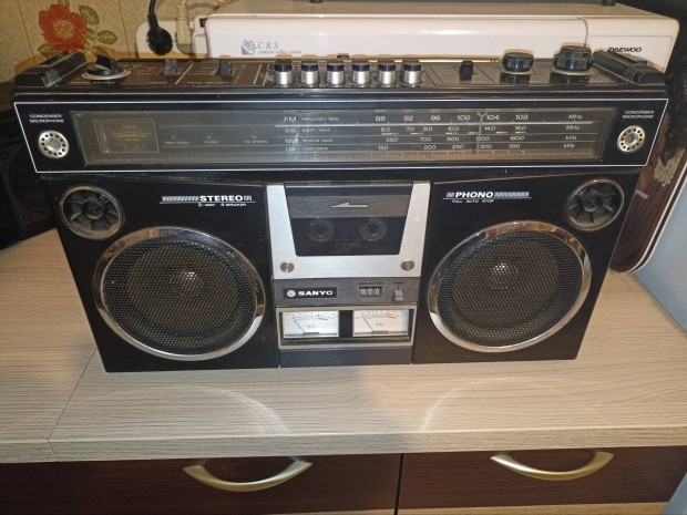 Sanyo m4500lu retro boombox magn