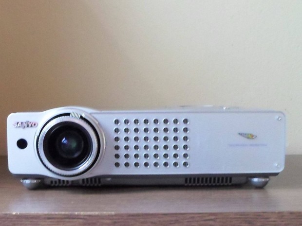 Sanyo projector tvirnytval