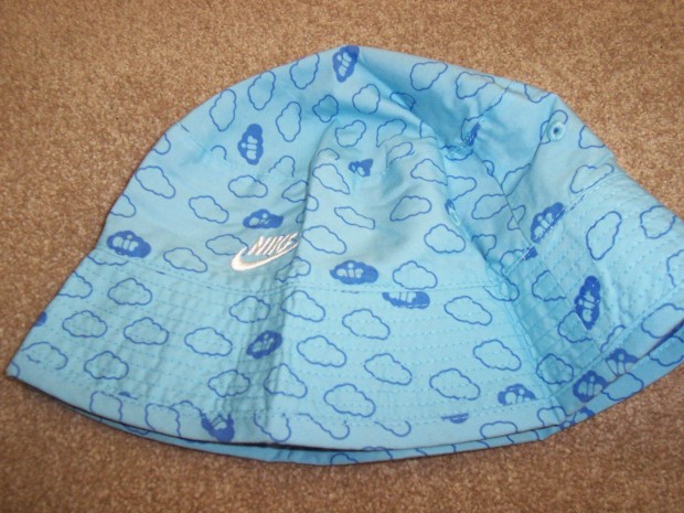 Sapka fiúgyermek Nike és Pókemberes