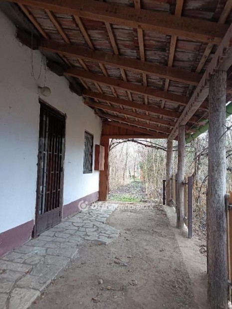 S�r�ndi 42 nm-es h�z elad�